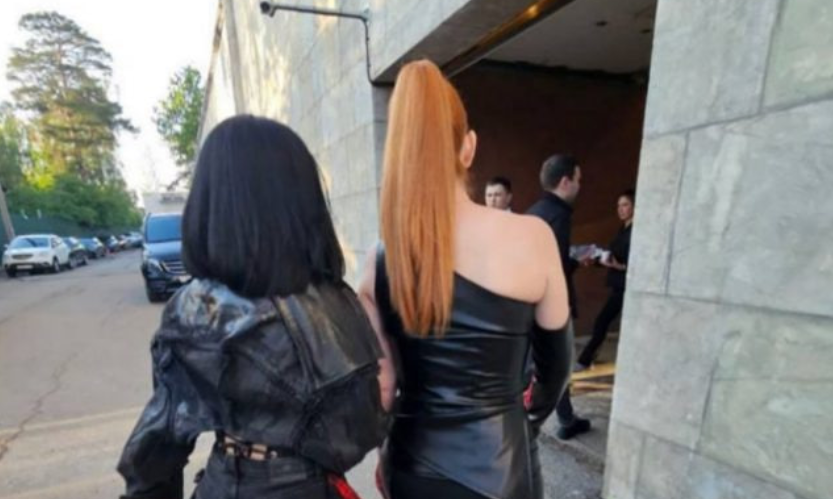 Группа t.A.T.u снова в сборе — Юля Волкова и Лена Катина выступают вместе. Фото: Инстаграм (запрещен в России) / @official_juliavolkova