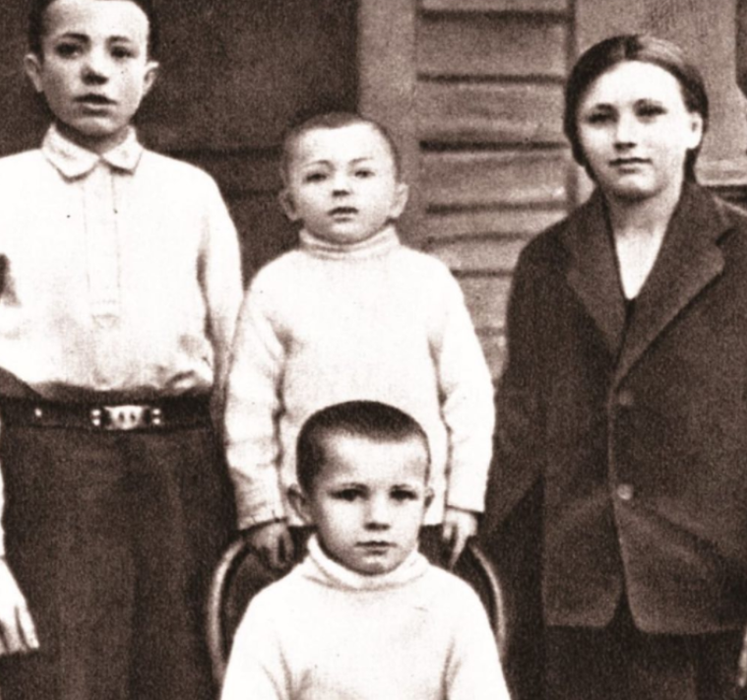 Юрий Гагарин был третьим ребенком в семье. Фото: личный архив Гагариных