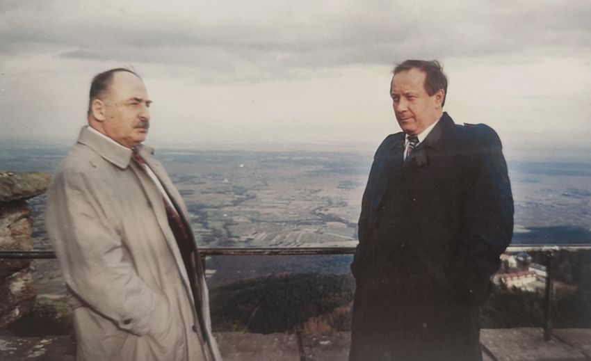 Костоев (слева) с генеральным прокурором РФ Ю. Скуратовым, 1997 год. Фото: личный архив Иссы Костоева