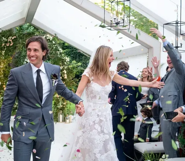 2018 год. Гвинет выходит замуж за продюсера Брэда Фэлчака в платье от Валентино. ФОТО: соцсети