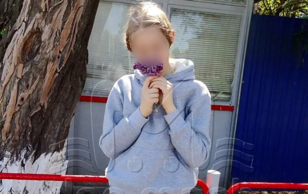 Под Таганрогом 16-летняя внучка воткнула в бабушку нож за запрет на телефон. Фото: t.me/don_mash