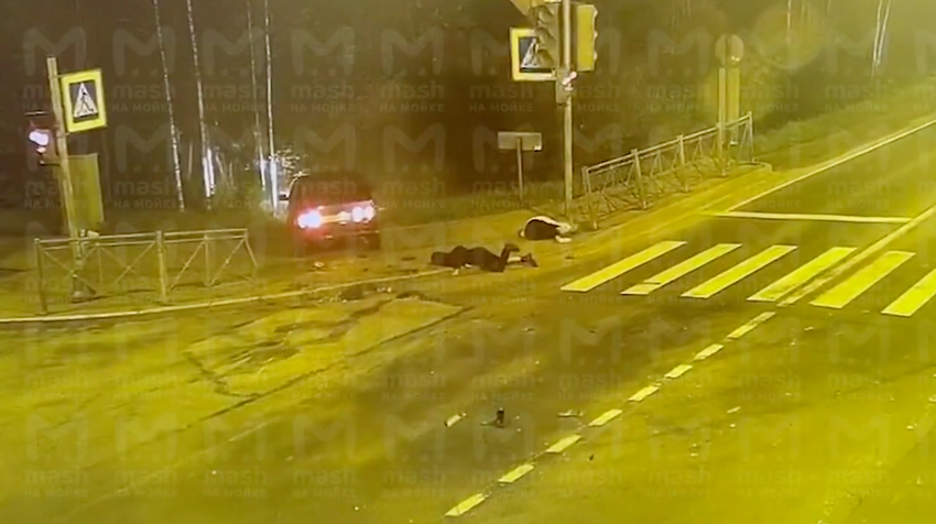 В Питере двух подруг, которые на электросамокате гнали на красный, сбила машина. Фото: @mashmoyka