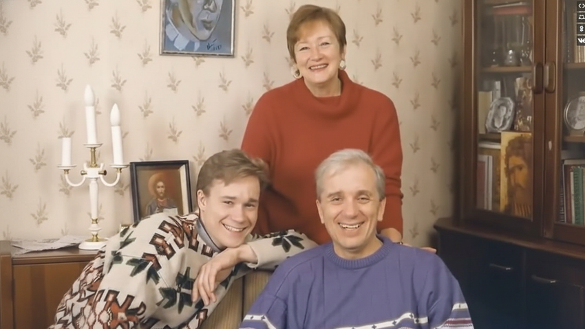 Евгений Стеблов с женой Татьяной и сыном Сергеем. Фото: кадр из передачи «Судьба человека»