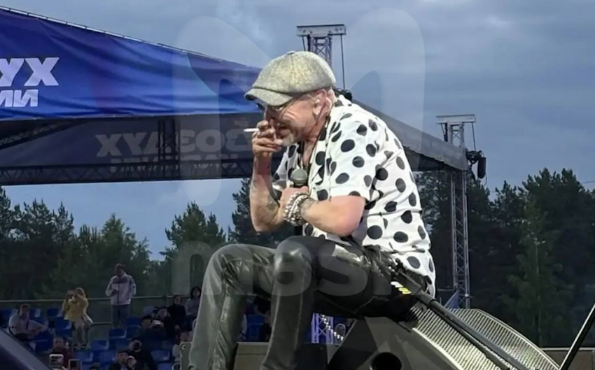 Гарик Сукачев во время концерта в Карелии сбил дрон, который снимал выступление. Фото: @breakingmash