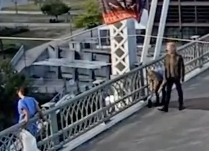 Джон Бон Джови спас девушку от самоубийства, уговорив не прыгать с моста. Фото: legion-media.ru