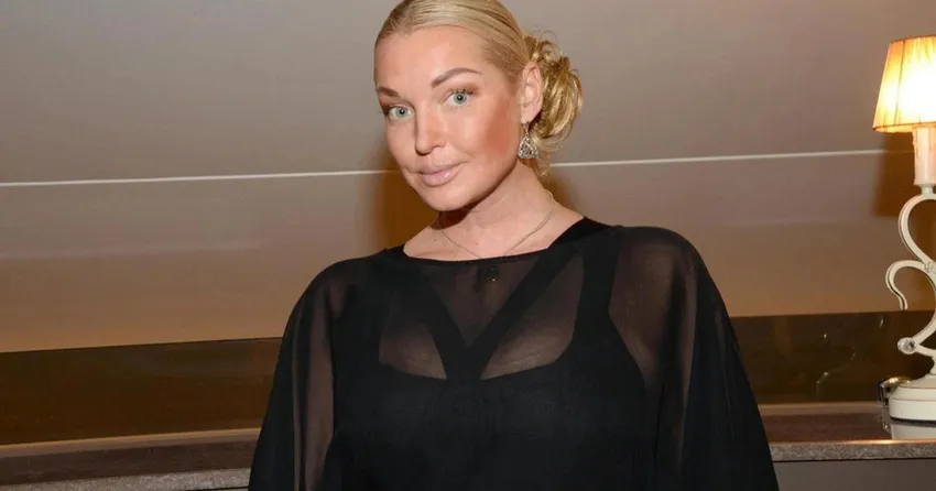 «Собираюсь позаниматься». Анастасия Волочкова показала ноги после операции. Фото: соцсети