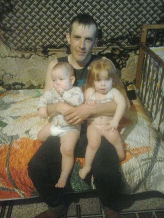 Диана с отцом и младшей сестрёнкой. Фото: личный архив Аллы Радченко