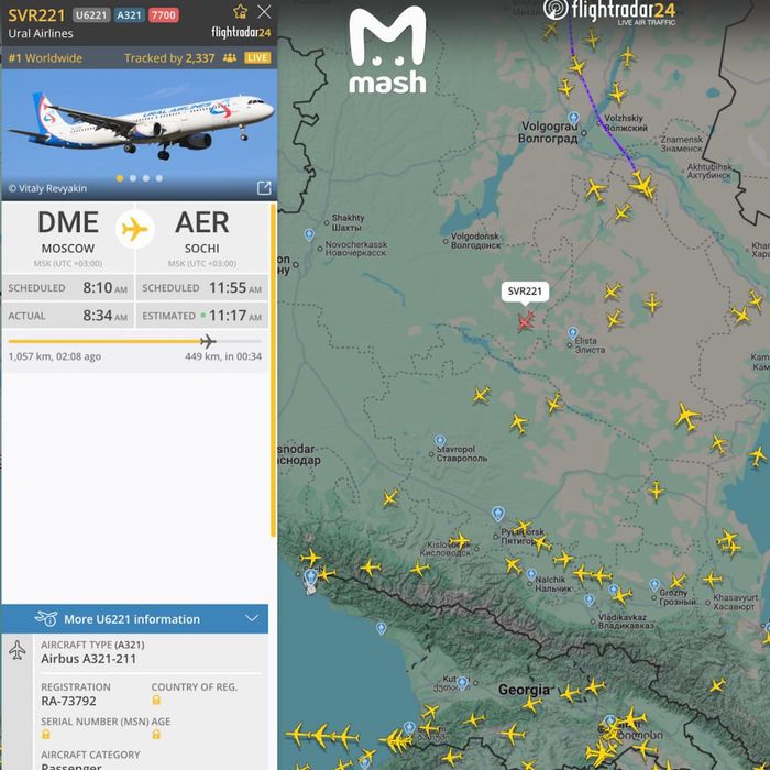 Самолет Airbus A321, летящий из Москвы в Сочи, подал сигнал бедствия. Фото: @breakingmash