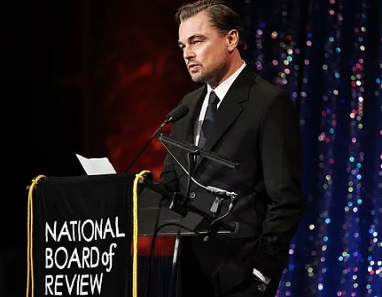 ДиКаприо благодарит со сцены свою маму. ФОТО: соцсети
