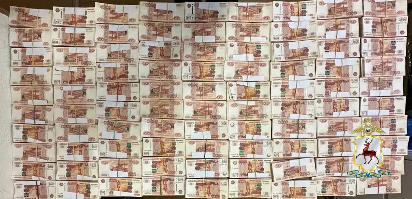 Семейный бюджет главврача больницы в Нижнем — 50 млн. Столько нашли в его сейфе. Фото: соцсети