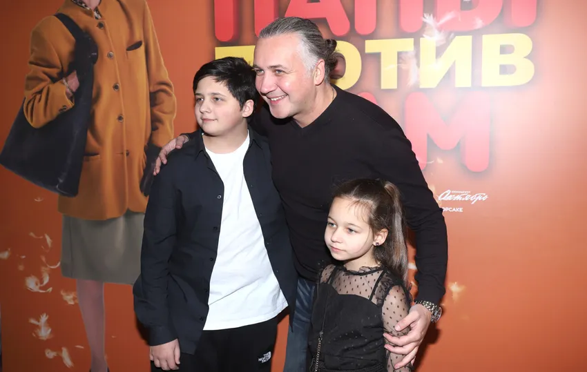 Артист с детьми. Фото: legion-media.ru