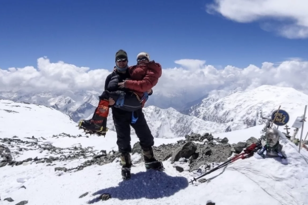 Наталья и Сергей Наговицыны все вершины покоряли вместе. ФОТО: соцсети