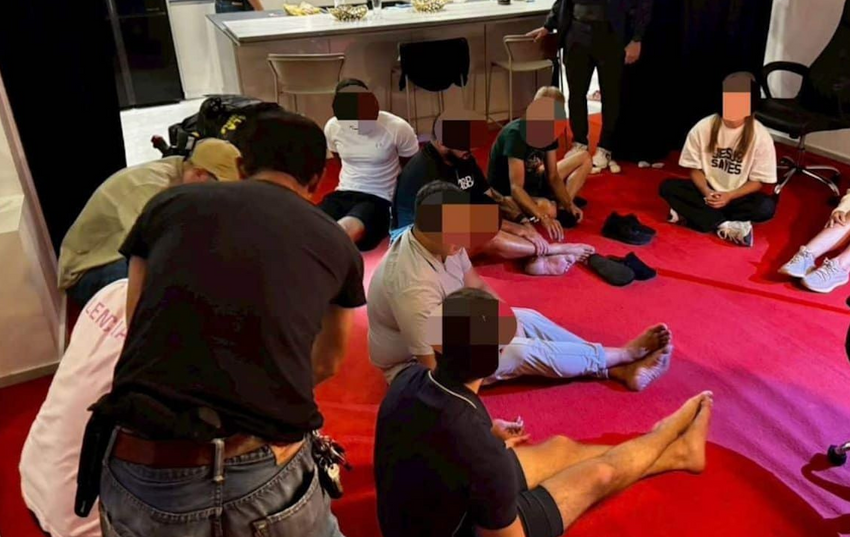 На Пхукете 7 россиян устроили подпольный покерный клуб, им светит 10 лет тюрьмы. Фото: t.me/shot_shot