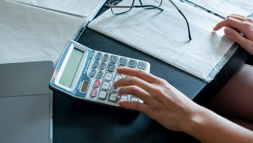 Оплата праздничных дней в ноябре 2025 года. Фото: freepik.com