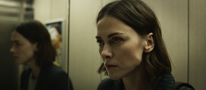 Анастасия Евграфова найдет маньяка. Кадр из сериала "Внутри убийцы", 2023, реж. Владимир Мирзоев