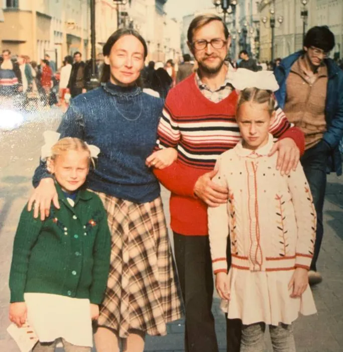 Даша Миронова с родителями и старшей сестрой. ФОТО из личного архива