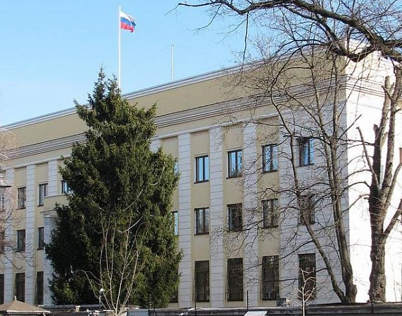 В Бухаресте неадекватный водитель без прав пытался протаранить посольство РФ. Фото: romania.mid.ru