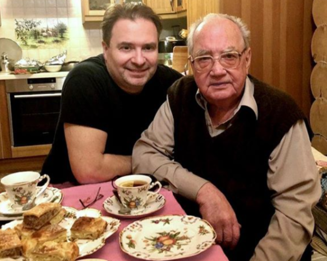 Родители артиста развелись, но Александр сохранил с отцом прекрасные отношения. Фото: личный архив