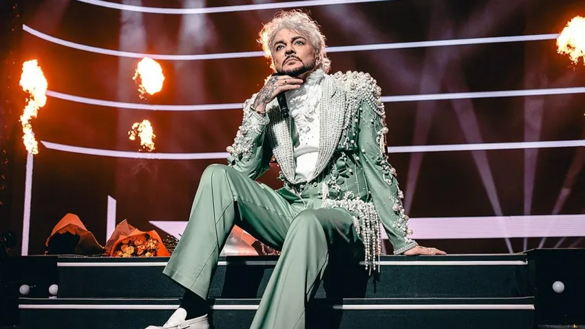 Филиппа Киркорова оштрафовали за курение в аэропорту Барнаула на 1,5 тысячи. Фото: соцсети