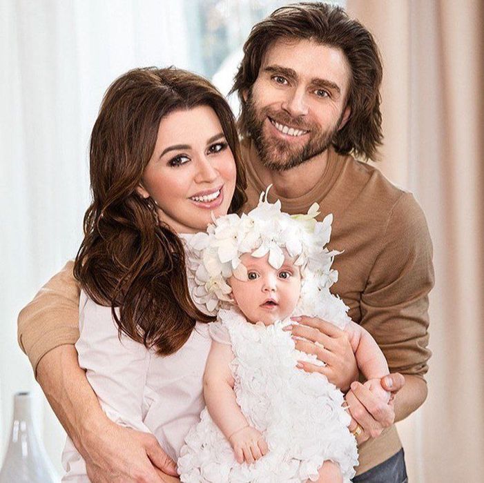 Семилетняя дочь Заворотнюк пошла по ее стопам и разыгрывает театральные сценки. Фото: соцсети