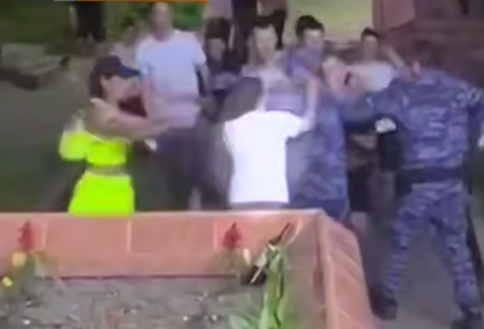 В Хабаровске пьяная женщина дала пощечину росгвардейцу и сядет за это на 10 лет. Фото: t.me/amur_mash