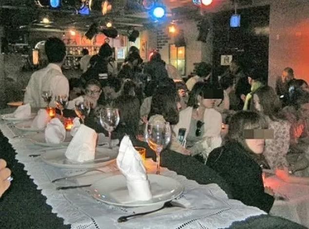 В 2012 году было много желающих попасть на банкет знаменитого "нулло" за 800 фунтов. Фото: dailymail.co.uk