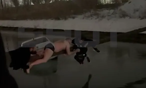 Момент спасения ребенка. ФОТО: t.me/shot_shot