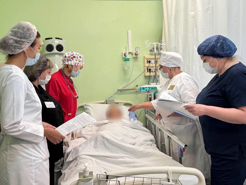 В Уфе мужчину с женой пришлось реанимировать после 8-часовой поездки в машине. Фото: t.me/shot_shot