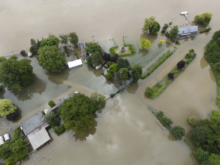 Дома ушли под воду. Фото: apnews.com