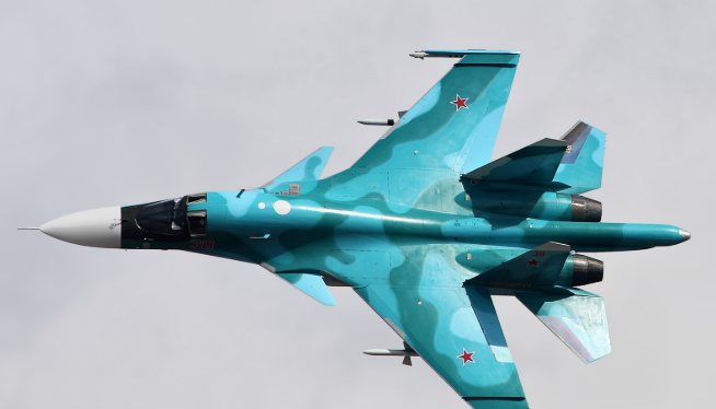Су-34 не смог совершить посадку из-за поломки шасси. ФОТО: соцсети