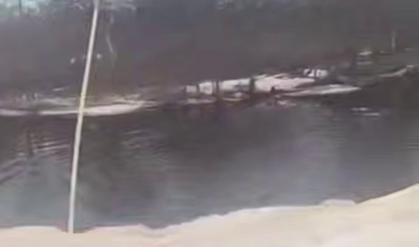 На Сахалине школьники прыгнули в реку, чтобы убежать от полицейских. Фото: t.me/amur_mash