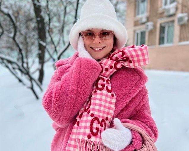 "У Барби был друг Кен, а у Брухуновой - Пет?" Татьяна в образе розовой ...