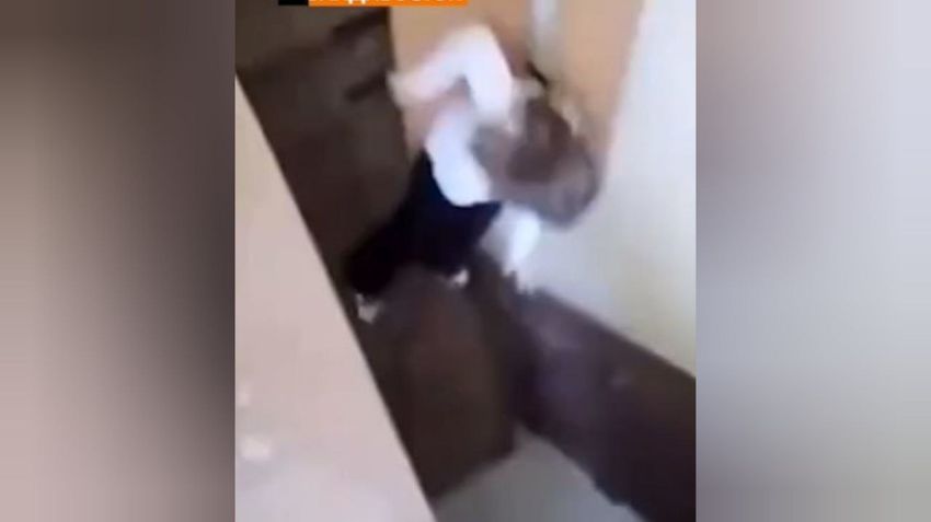 Школьница чуть не разбилась насмерть, решив покататься по лестнице на скамейке. Фото: @t.me/amur_mash