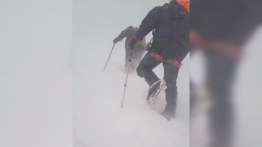 На Эльбрусе потерялась группа иностранцев, поднявшись на высоту 5350 метров. Фото: t.me/mash_gor