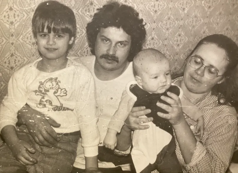 Александр Соколов с родителями и братом. ФОТО из личного архива