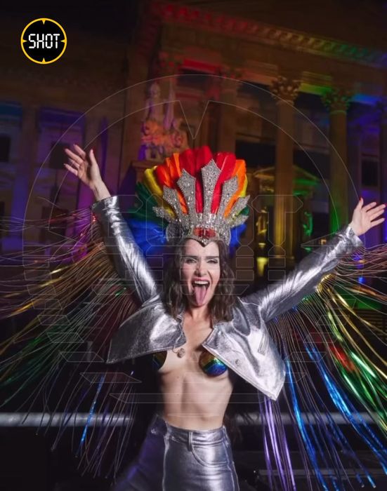 Скандал! Россиянка Наталья Орейро оголила грудь на гей-параде в Аргентине. Фото: @shot_shot