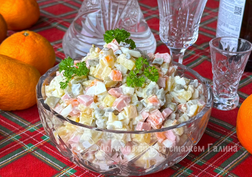 Салату оливье всегда есть место на любом праздничном столе. ФОТО: Галина Щетникова