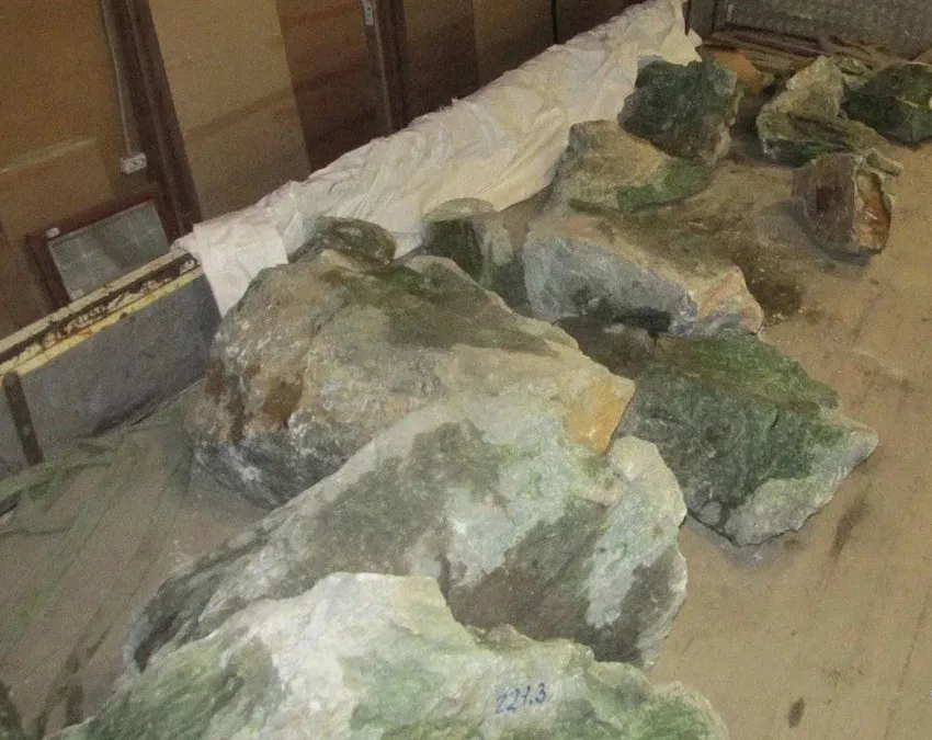 В Бурятии мужчина на вертолете вывез из страны три тонны нефрита на 55 млн. Фото: соцсети