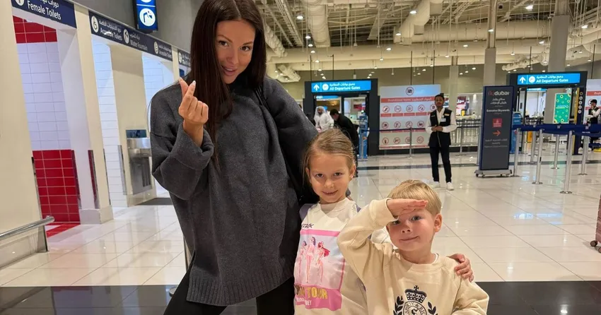 «Москва, встречай!» Нюша увезла дочку и сына от Игоря Сивова из Дубая в Россию. Фото сгенерировано нейросетью shedevrum.ai по материалам статьи