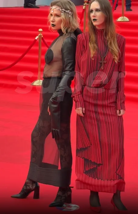 Валерия Гай Германика с дочерью Октавией на красной дорожке ММКФ. ФОТО: Super