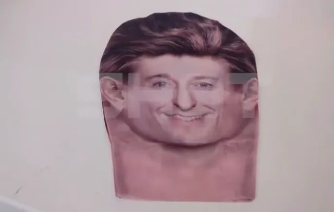 Сергей Безруков отсудил 203 тыс у бизнесмена, который продавал маски с его лицом. Фото: t.me/shot_shot