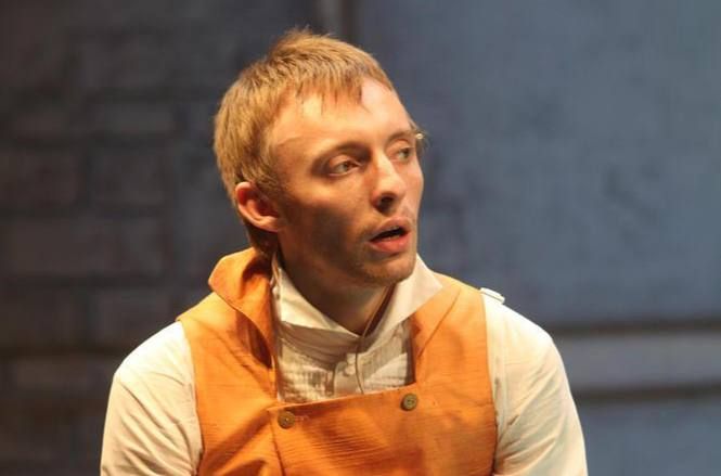 Актер Илья Дель, которого ранее пырнула ножом любимая, выпал из окна ее квартиры. Фото: t.me/starhitru