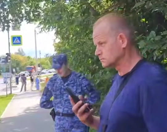 В Новосибирске пьяный водитель протаранил шесть машин на бетономешалке. Фото: t.me/mash_siberia