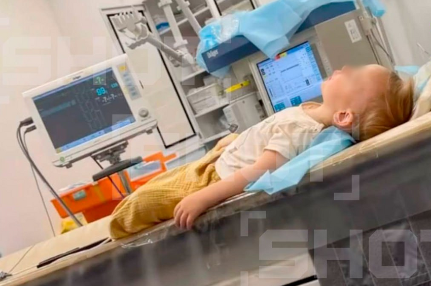 В Москве малыш чуть не лишился глаза из-за родителей, промывавших ему нос. Фото: t.me/shot_shot