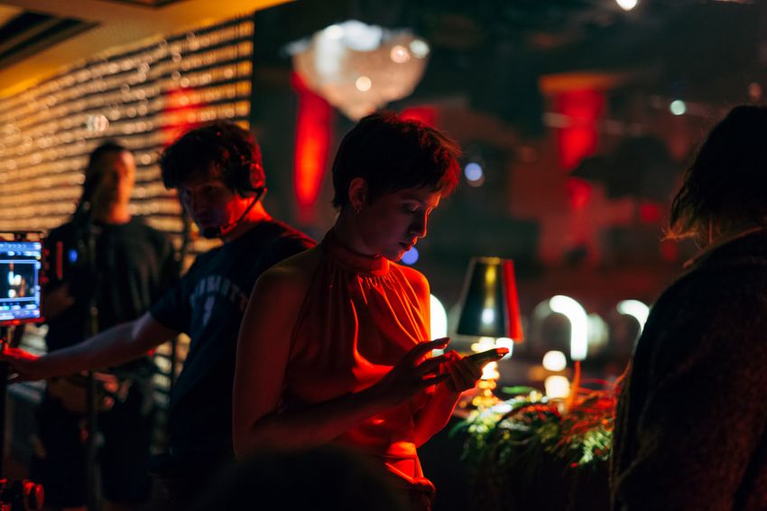 Анна Чиповская преобразилась ради главной роли в сериале «Жар». Фото: онлайн-кинотеатр Иви