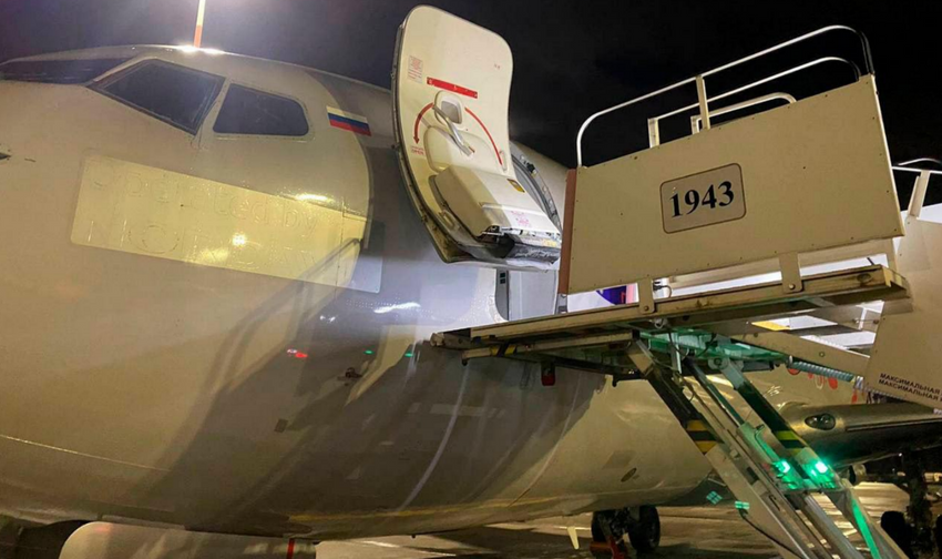 Сотрудница Пулково сломала позвоночник во время уборки самолета. Фото:@t.me/mash