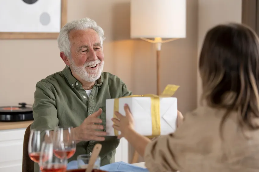 Подарок дочери на День матери. Фото: freepik.com