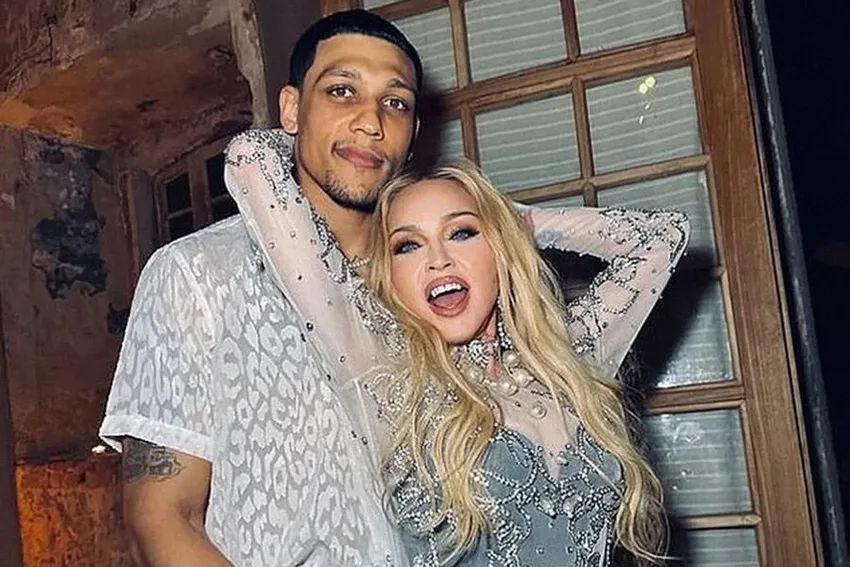 67-летняя Мадонна выложила откровенные фото со своим 29-летним любовником. Фото: соцсети