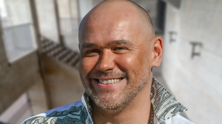 Звезда «Глухаря» Максим Аверин сбросил 20 кг ради роли в спектакле «Предложение». Фото: соцсети