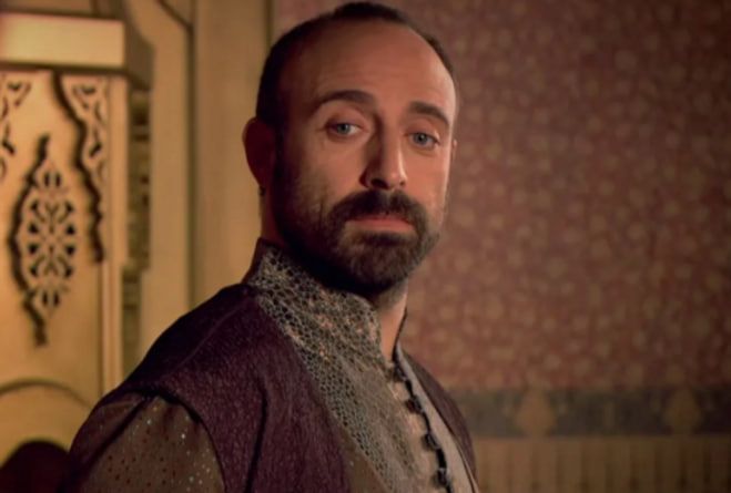 Кадр из сериала «Великолепный век», 2011–2014 годы, реж-ы Дурул Тайлан, Ягмур Тайлан, Мерт Байкал, Ягыз Алп Акайдын